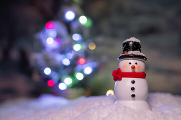 雪だるまとクリスマスツリー　雪の降る静かな夜