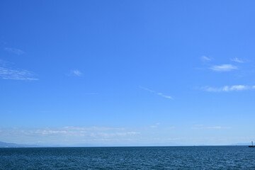 Obraz premium 広い湾の中の海