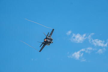 飛行するステルス戦闘機　F-35A