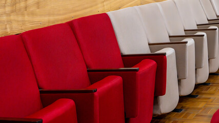 Fototapeta premium A row of chairs with red and white cushions