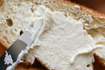 low fact cheese cream spread on a bread 