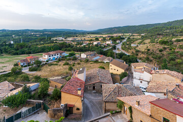 Obraz premium Vista panorámica de Murillo de Gállego y sus alrededores.