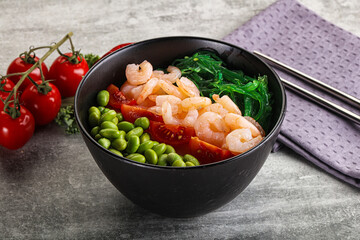 Hawaian cuisine - Poke with cocktail shrimps