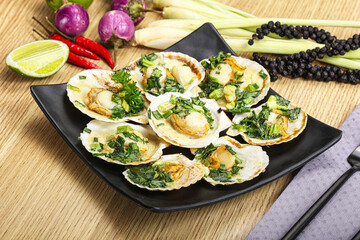 Grilled scallops with green onion