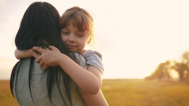 Huging Child Parent Hugging Child Images – Browse 698,009 Stock Photos, Vectors, and ...