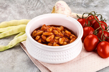 White baked bean in tomato sauce