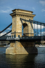 Obraz premium chain bridge city