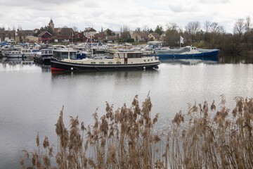 La ville de Saint-Jean-de-Losne en Côte d'Or est aujourd'hui le premier port français de tourisme...