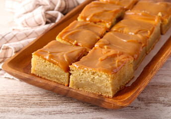 Peanut butter blondies with caramel
