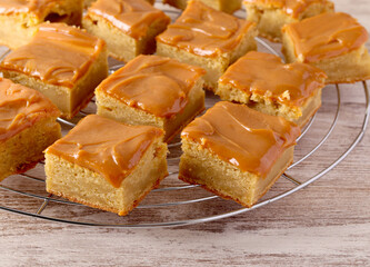 Peanut butter blondies with caramel