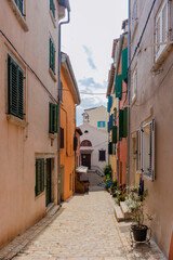 Obraz premium Charming cobblestone alley in Rovinj, Croatia, bursting with color and historic charm