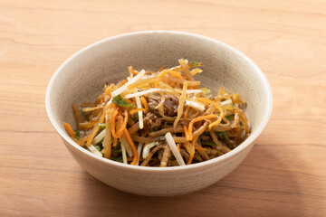 きんぴらごぼうと水菜のサラダ（牛肉入り）
