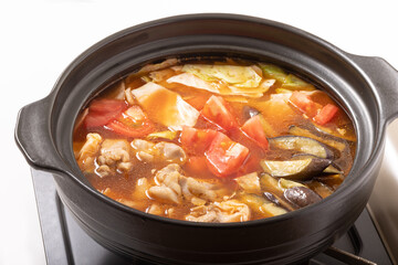 トマト鍋（鶏もも肉　なす　キャベツ）