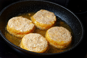 Frying breaded cheese