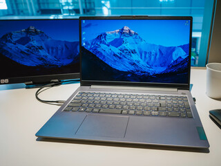 ノートPCとモバイルモニター