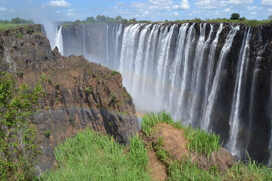 Die Victoriaf&auml;lle sind ein breiter Wasserfall des Sambesi zwischen Simbabwe (Victoria Falls) und Sambia (Livingston).