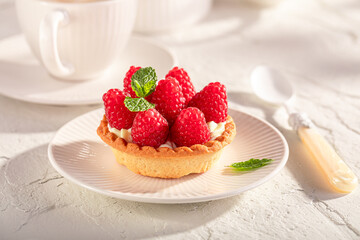 Delicious mini tart made of raspberries and local ingredients.