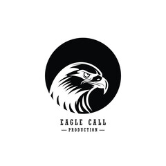 Obraz premium a black and white picture of an eagle with a black background.
