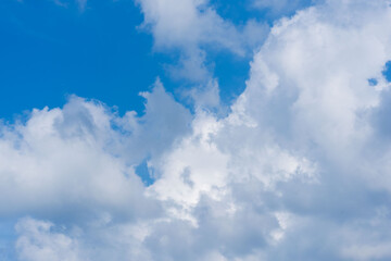 秋の青空と雲のコントラスト 13