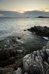 美しい夕暮れの海岸