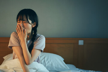 質の良い睡眠が取れてない若い女性