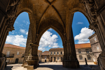 Obraz premium Main entrance to Tui Cathedral with very old high stone arches, Pontevedra, Galicia.