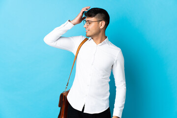 Young business Colombian man isolated on blue background has realized something and intending the...