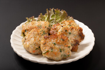 しそ入り鶏ごぼう　ハンバーグ