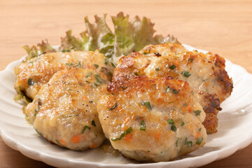 しそ入り鶏ごぼう　ハンバーグ