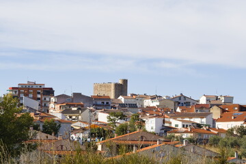 Fototapeta premium view of the village of san martin de valdeiglesias with the castle of la Coracera 