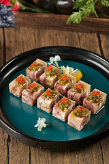 Five-spice skin jelly pressed elbow flower