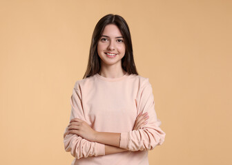 Obraz premium Portrait of cute teenage girl on beige background. Space for text