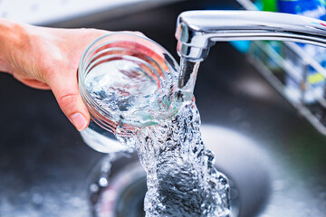 PFAS ： 有機フッ素化合物 が 水道水 中に 検出 ？ 【 水質 の 社会問題 の...