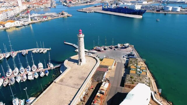 Vid&eacute;o a&eacute;rienne du phare de S&egrave;te (h&eacute;rault - France) et de son port de plaisance