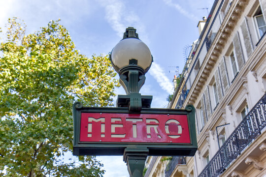 Metro sign in Paris subway