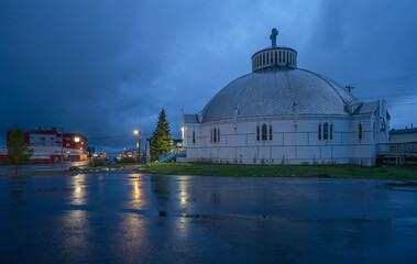 Fototapeta premium Night view of Our Lady of Victory Church and Mackenzie Road in Inuvik, Northwest Territories, Canada