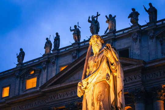 Statue of St. Paul sculpted in 1838 by Adamo Tadolini