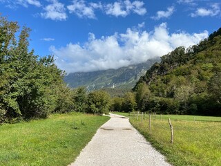 Hiking trails and markings in the canyon of the Kozjak stream, Kobarid (Slovenia) - Wanderwege in der Schlucht des Kozjak-Baches (Slowenien) - Pohodne poti v kanjonu potoka Kozjak, Kobarid (Slovenija)