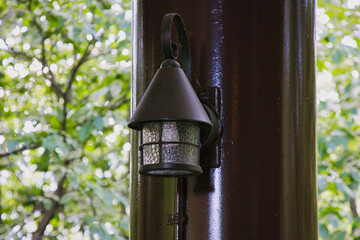 レトロなデザインの可愛らしい門灯