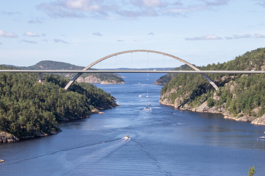 Il ponte di Svinesund sull'Iddefjord sul confine tra Norvegia e Svezia