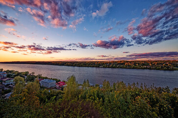 Obraz premium Sunset over the Volga river