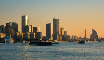 Naklejka premium In the early morning of the city, the sun illuminates the buildings