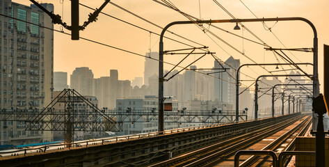 Naklejka premium Shanghai metro platform, elevated rail transit in the city.