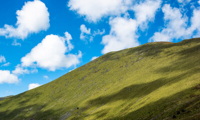 Fototapeta premium Mountain scenery under blue sky and white clouds