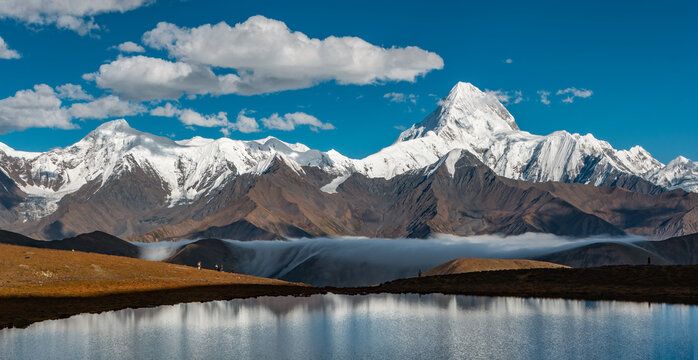 Minya Konka(Gongga) Snow Mountain, a famous snow mountain in the eastern part of the Qinghai-Tibet Plateau.