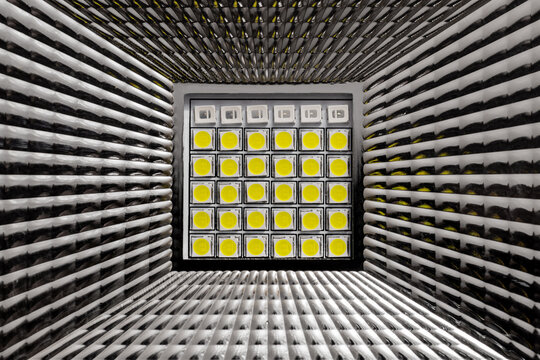 Led chip with yellow diodes and silver reflector of work led lamp