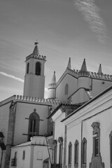 Portugal, oficialmente la República Portuguesa, es un Estado de Europa Meridional, fundado en 1143, que ocupa una superficie total de 92.212 km2. La parte continental está situada en el extremo suroes