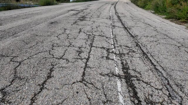 Una carretera en mal estado. Madrid, Espa&ntilde;a. Septiembre de 2024.