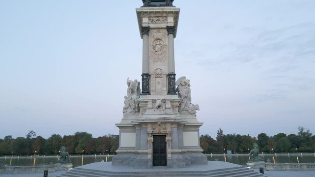 (Vista dron)  Monumento a Alfonso XII situado en el Parque del Retiro de Madrid, Espa&ntilde;a. Septiembre de 2024.