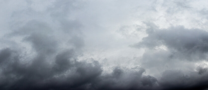 gray clouds densely cover the sky